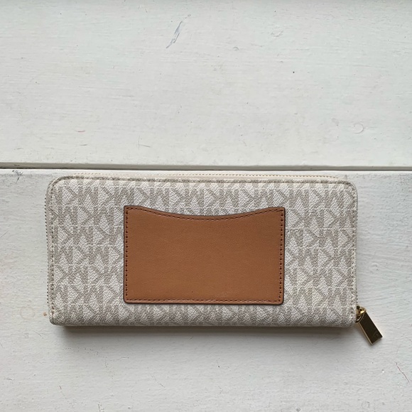 Michael Kors Wallet - Picture 2 of 3